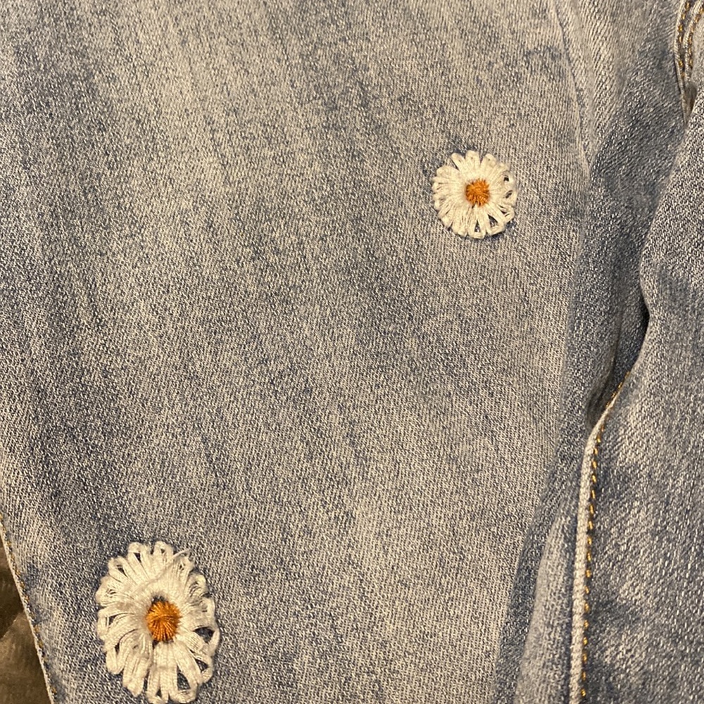 Thcreasa Blue Old Washed High Waisted Daisy Embroidery Wide-leg Light Jeans NWT - Picture 10 of 14